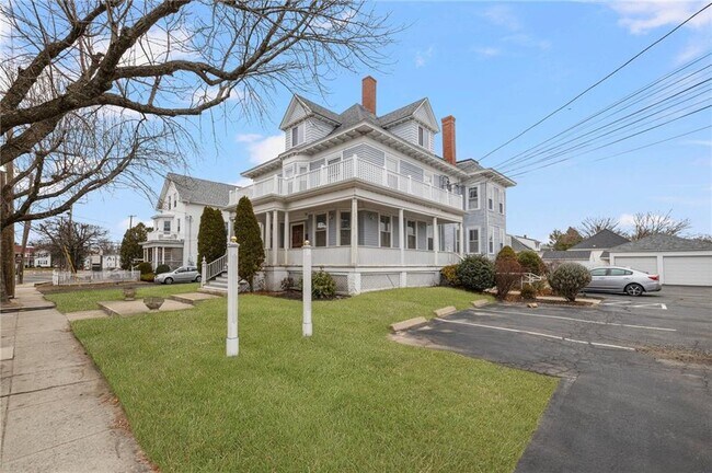 Building Photo - 1536 Cranston St