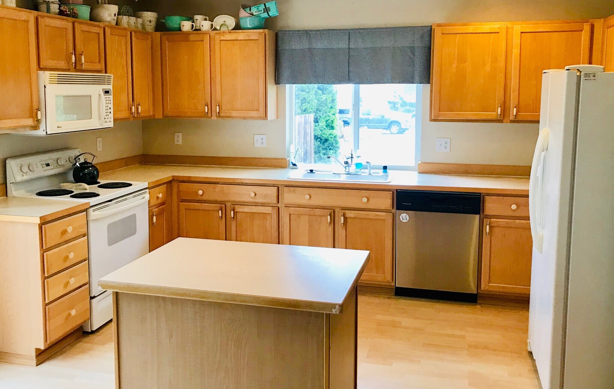 kitchen - 4433 115th St SE