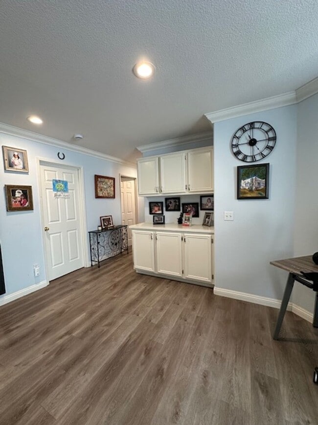 Building Photo - Upgraded Hallmark home on quiet cul-de-sac in a private community!