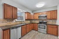 Building Photo - 2223 Humphrey St