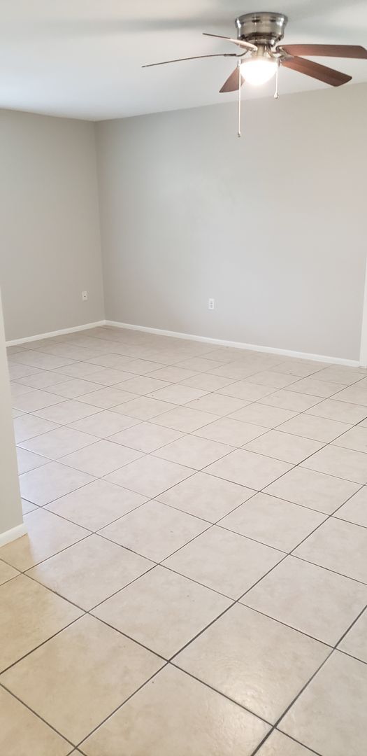 Building Photo - Cozy 2nd floor condo by Lake Underhill