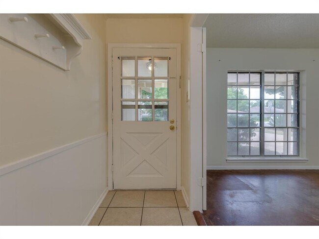 Building Photo - 3406 Norwood Hill Rd