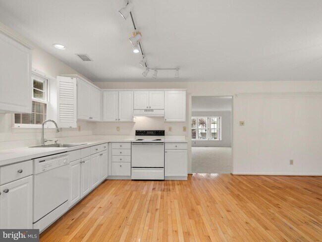 Building Photo - 913 Harbour Ridge Ln