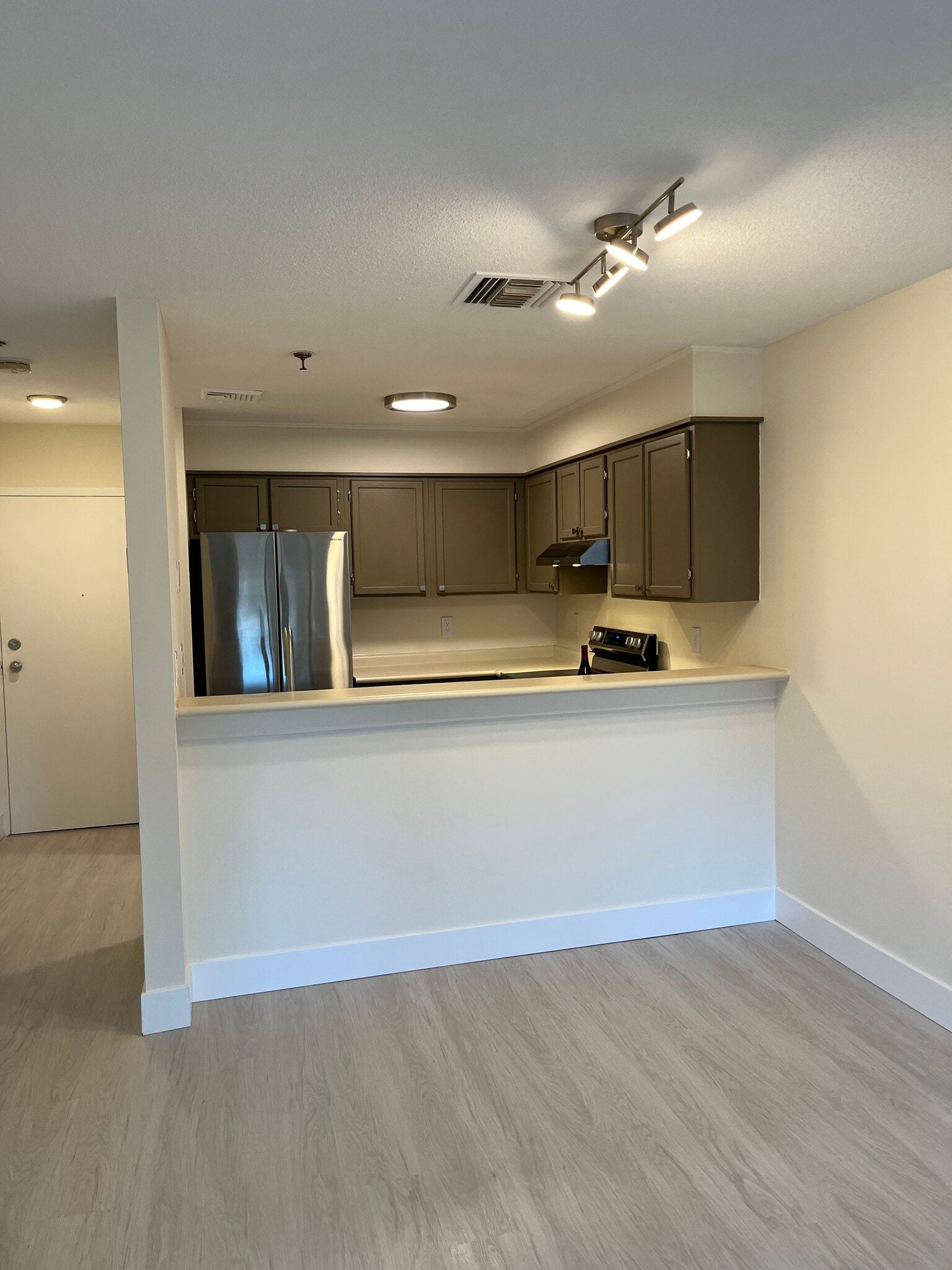 Building Photo - 1204 Whitney Ave