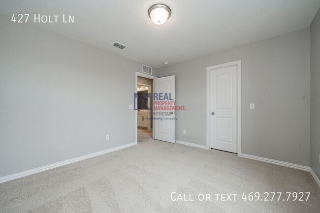 Building Photo - 427 Holt Ln