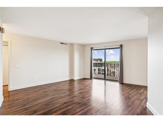 Building Photo - 2950 Dean Pkwy