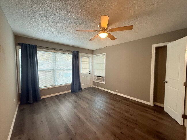 Building Photo - 2108 8th St