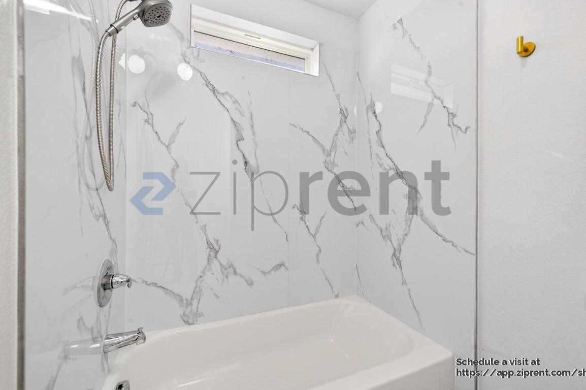 Building Photo - 3226 Navaro St