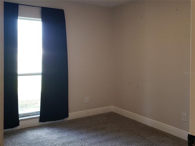 Building Photo - 404 King Louis Ct