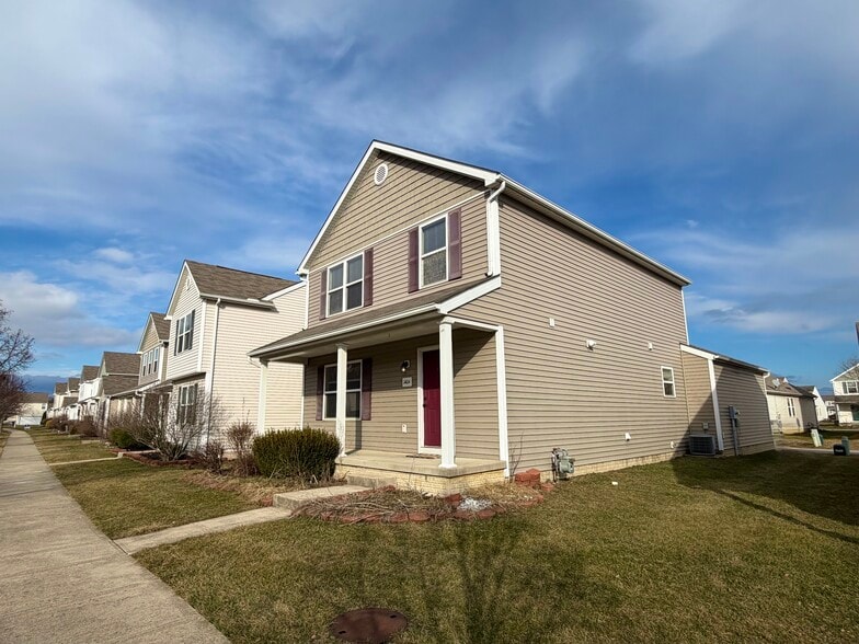 Building Photo - 1404 Bellow Falls Pl