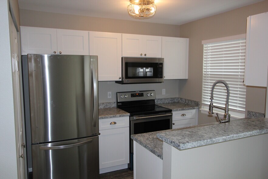 Kitchen1 - 6026 Colony Cir
