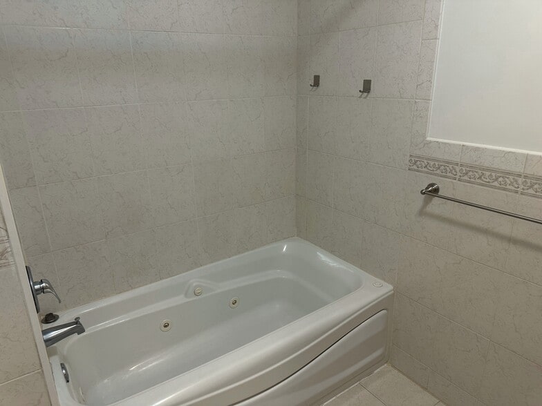 Building Photo - 395 2nd St