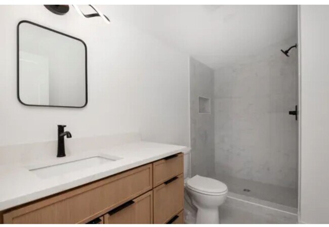 Building Photo - Modern Elegance in the Heart of Nashville ...