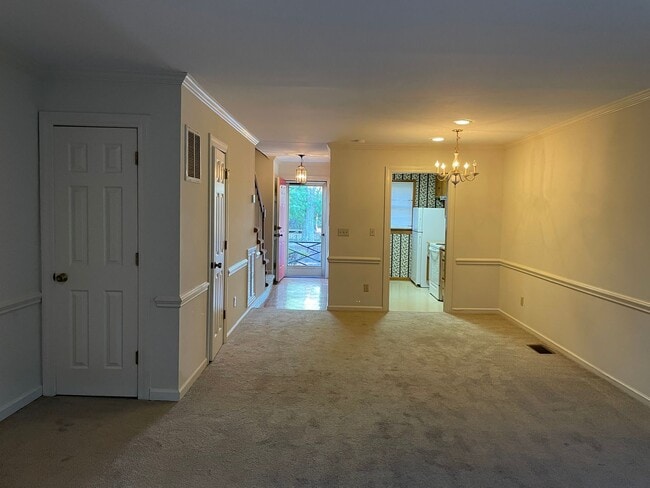 Building Photo - 2 BED, 1.5 BATH TWO STORY TOWNHOME!