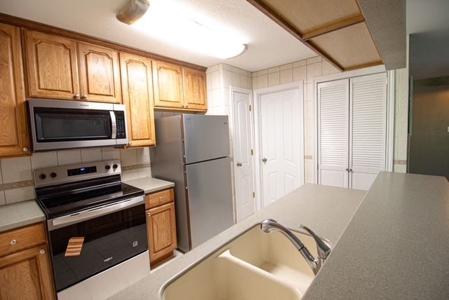 Building Photo - 418 Garland Dr
