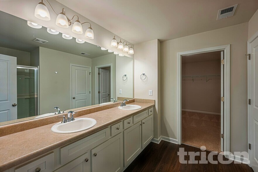Building Photo - 431 Curlin Ct