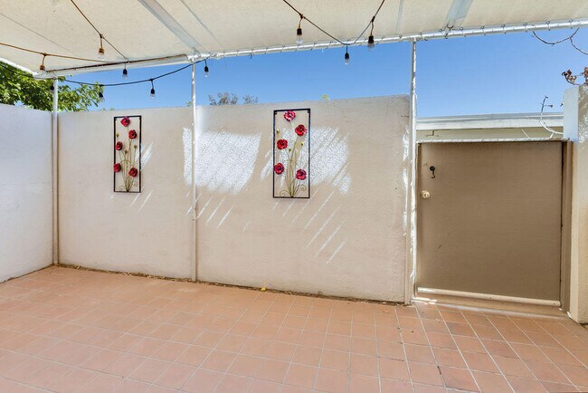 Building Photo - 48728 Desert Flower Dr