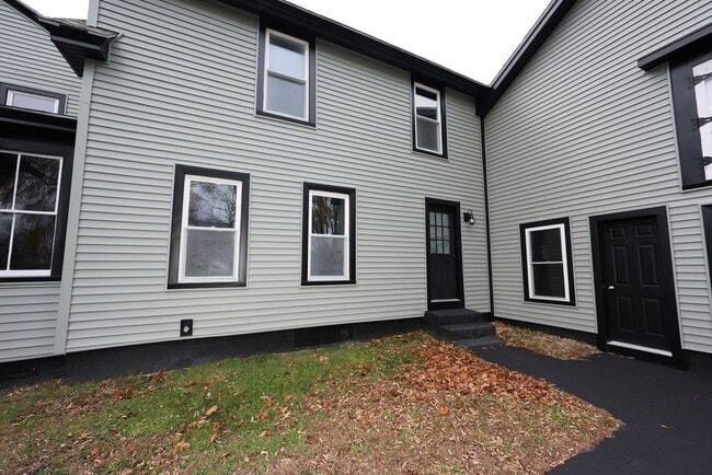 Building Photo - 3 Clark Rd