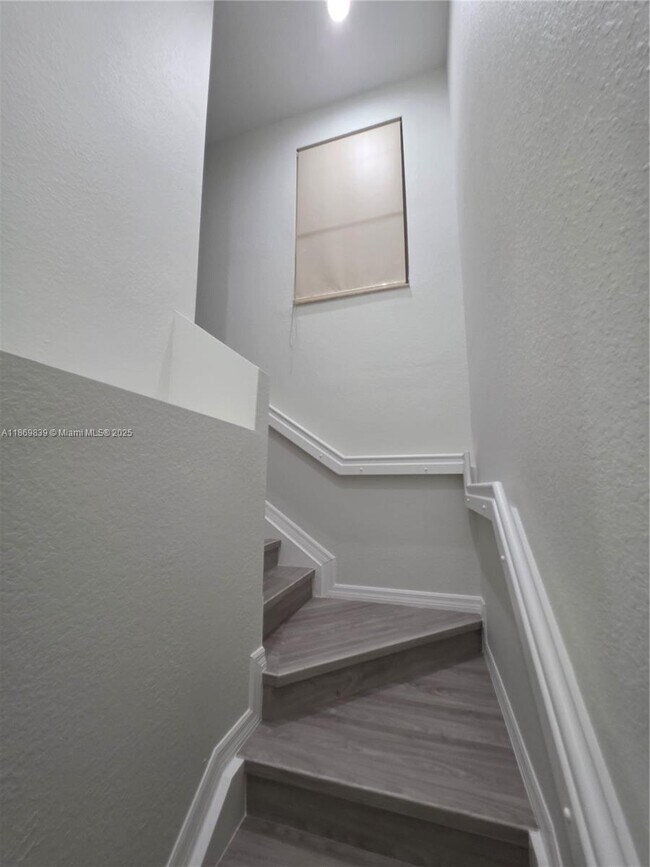 Building Photo - 10885 NW 89th Terrace