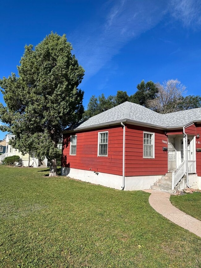 Building Photo - 2 BEDROOM, 1 BATHROOM APARTMENT NEAR ALTA ...