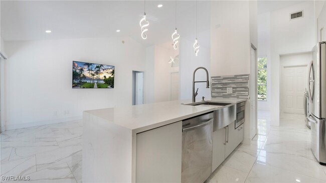 Building Photo - 3590 10th Ave NE