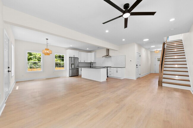 Building Photo - 3420 Tappan Pl
