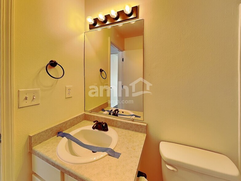 Building Photo - 793 E 2000 S