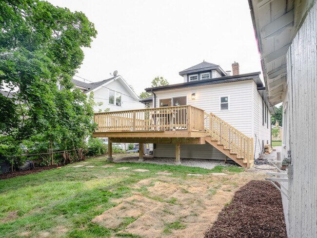 Building Photo - 523 S Monterey Ave