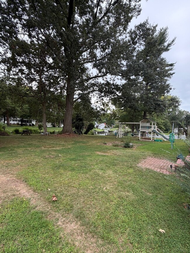 Building Photo - 104 Lee Dr