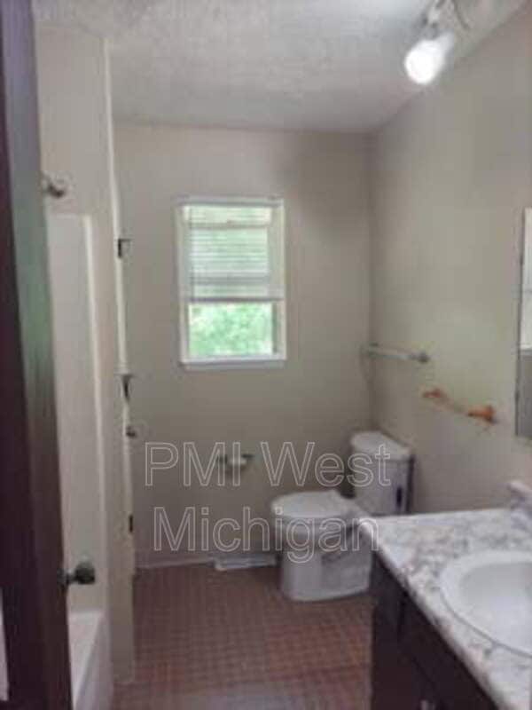 Building Photo - 4258 Bond St