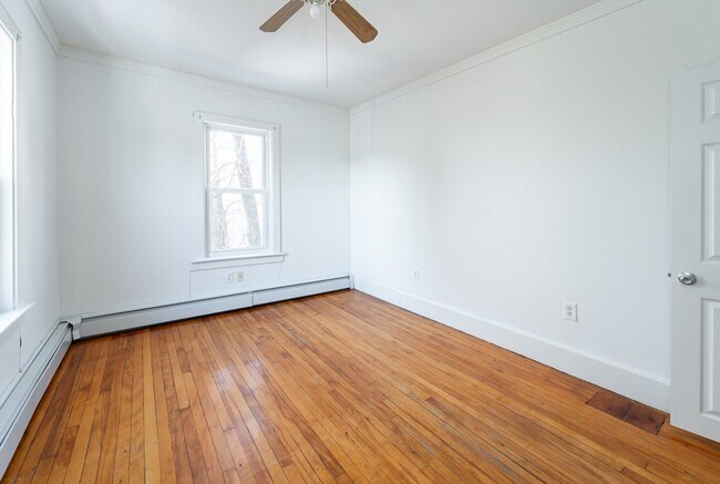 Building Photo - 26 Wilson St