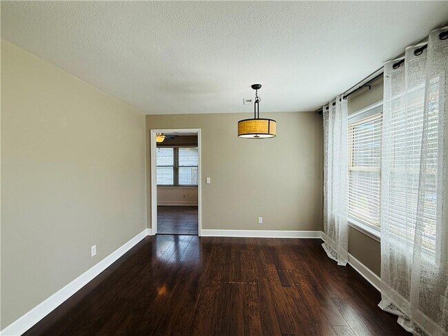 Building Photo - 2714 W Fir St