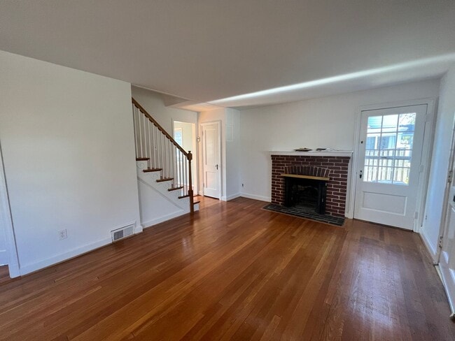 Building Photo - Stunning 4 BR/2.5 BA Single-Family Home in...