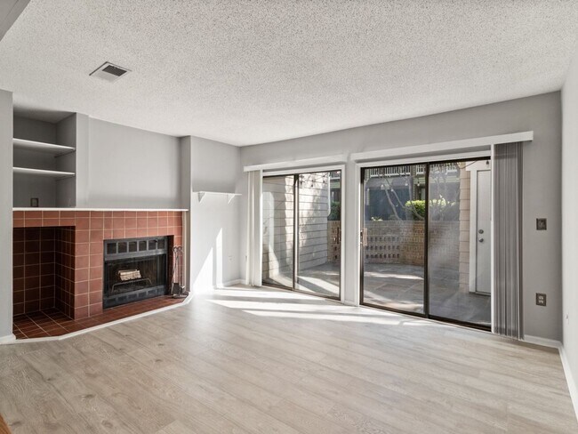 Building Photo - 1st Floor unit in Fourth Ward