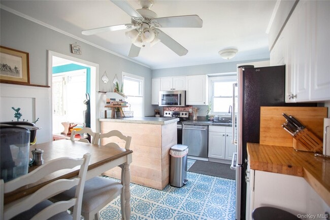 Building Photo - 274 W Walnut St