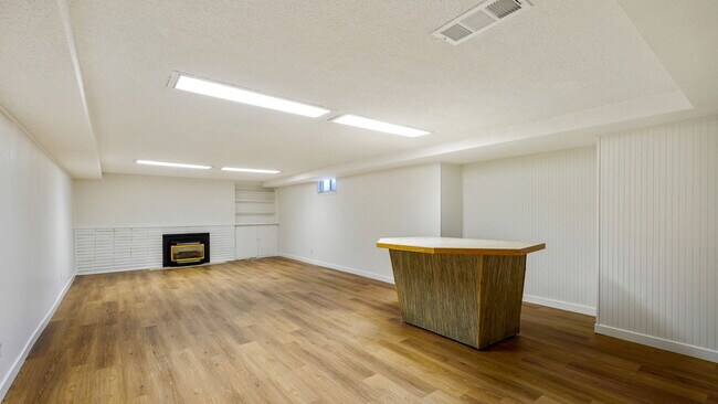 Building Photo - 1275 E Lavon Dr