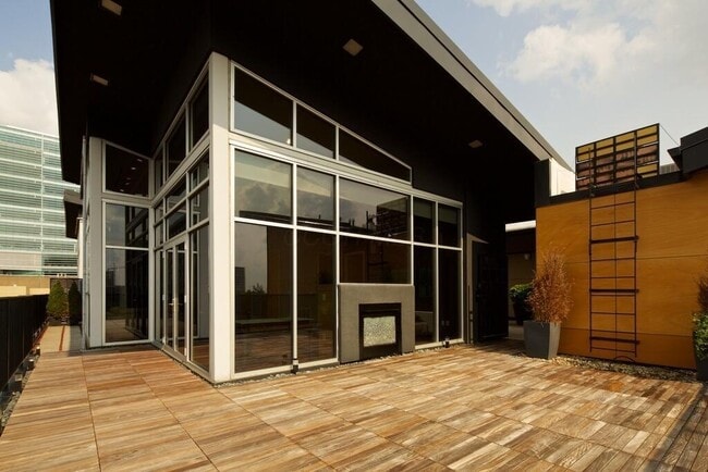 Building Photo - 199 S 5th St