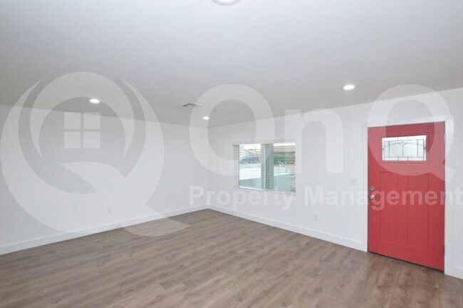 Building Photo - 2055 E Orange St.