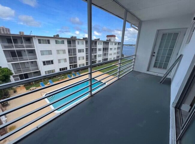 Building Photo - 4500 N Flagler Dr