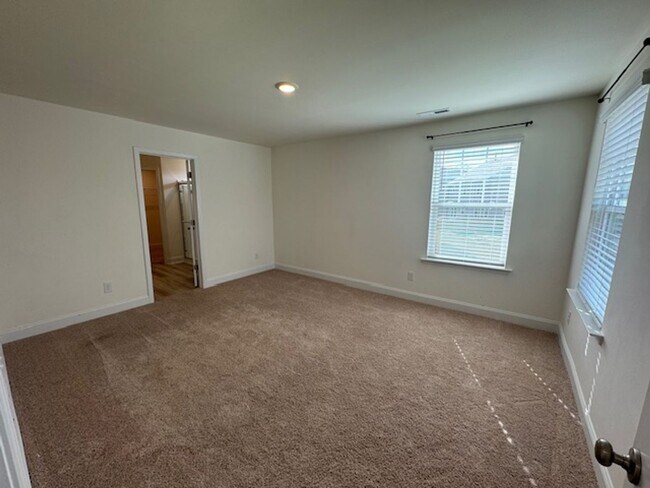 Building Photo - The Grove at Neill's Pointe