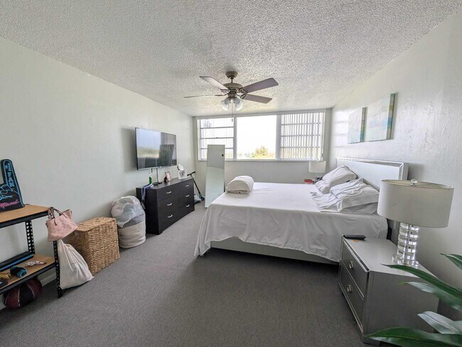 Building Photo - 1470 NE 125th Terrace