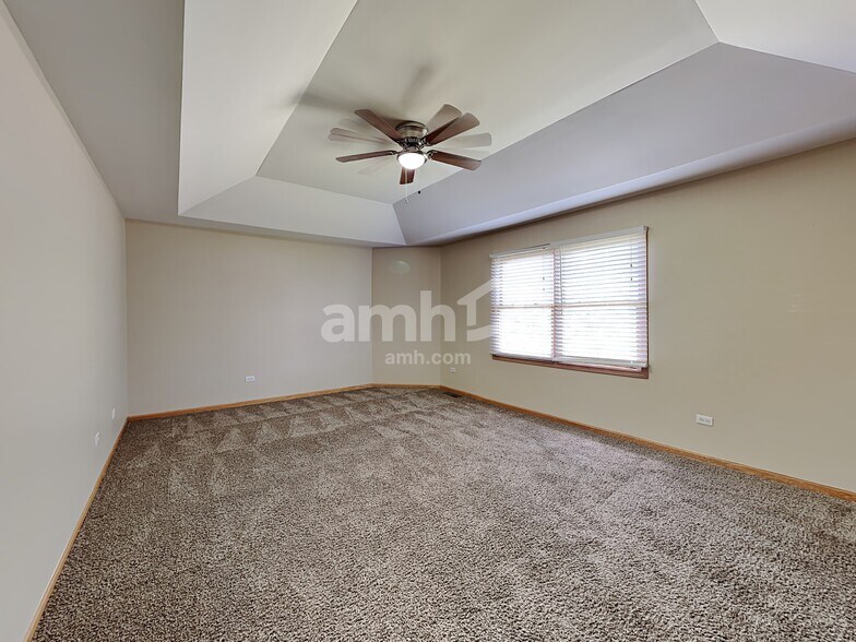 Building Photo - 302 Thames Dr