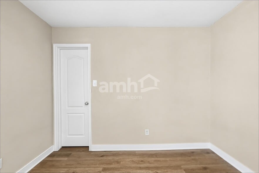 Building Photo - 7522 Drake Cyn