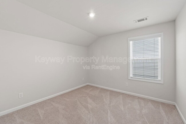 Building Photo - 651 Manitou Cir