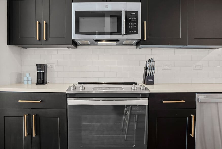 Building Photo - 3820 N Clark Ave