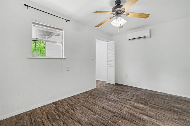 Building Photo - 6307 Chesterfield Ave