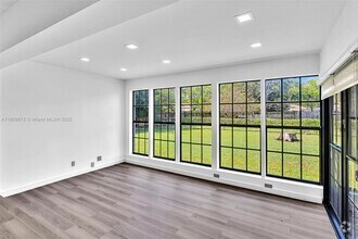 Building Photo - 418 S 57th Way