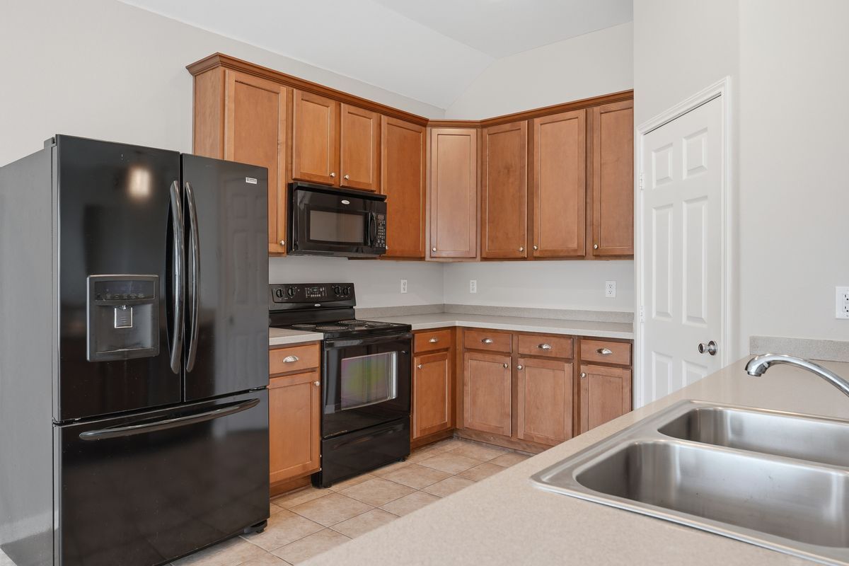Building Photo - 313 San Rafael Dr