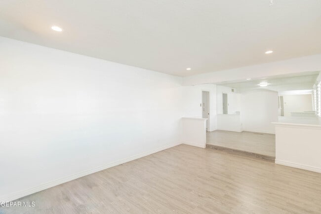 Building Photo - 8608 Catalpa Ln