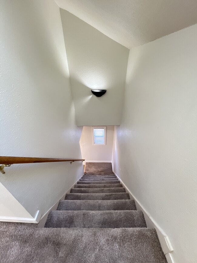 Building Photo - 579 W 16th St